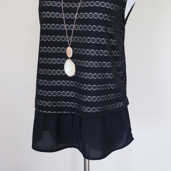THE LIMITED Size Small Black Lace Style Stripe Sleeveless Blouse Career Office - Picture 4 of 9